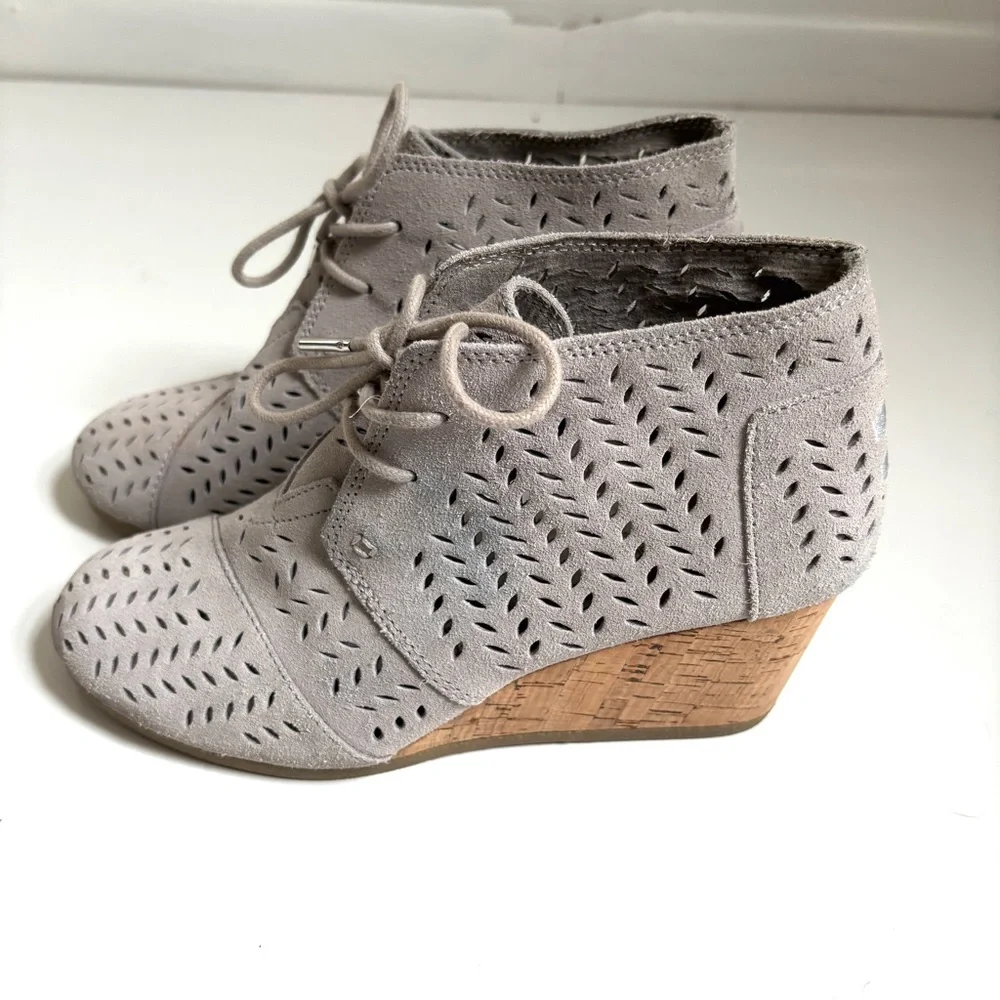 Toms |‎ Women’s Gray Desert Wedge Drizzle Perforated Leaf Ankle Boot Tie Size 8